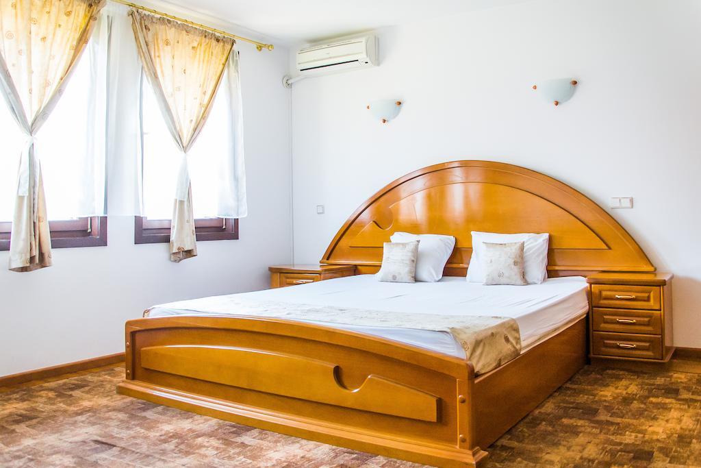 ارباناسي Family Hotel Elegance المظهر الخارجي الصورة