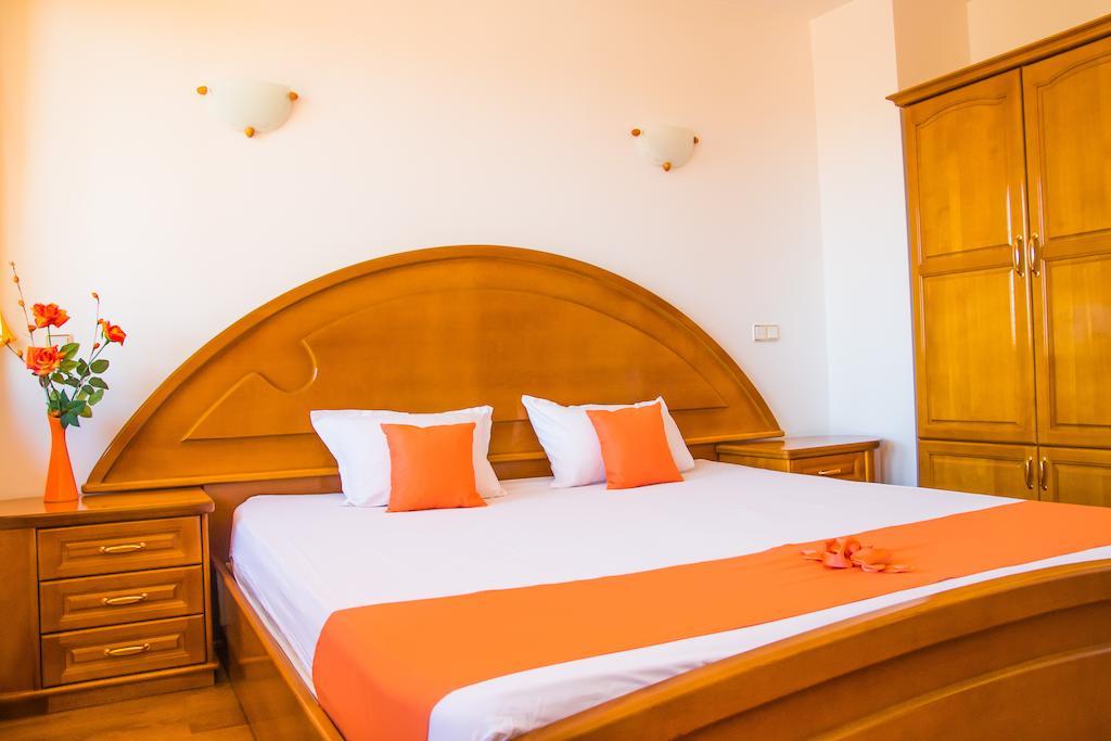 ارباناسي Family Hotel Elegance الغرفة الصورة