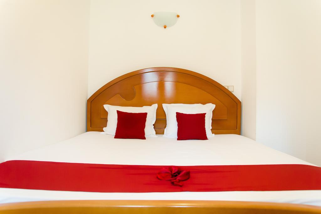 ارباناسي Family Hotel Elegance الغرفة الصورة