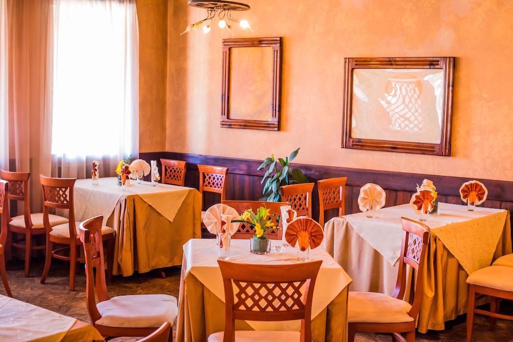 ارباناسي Family Hotel Elegance المظهر الخارجي الصورة