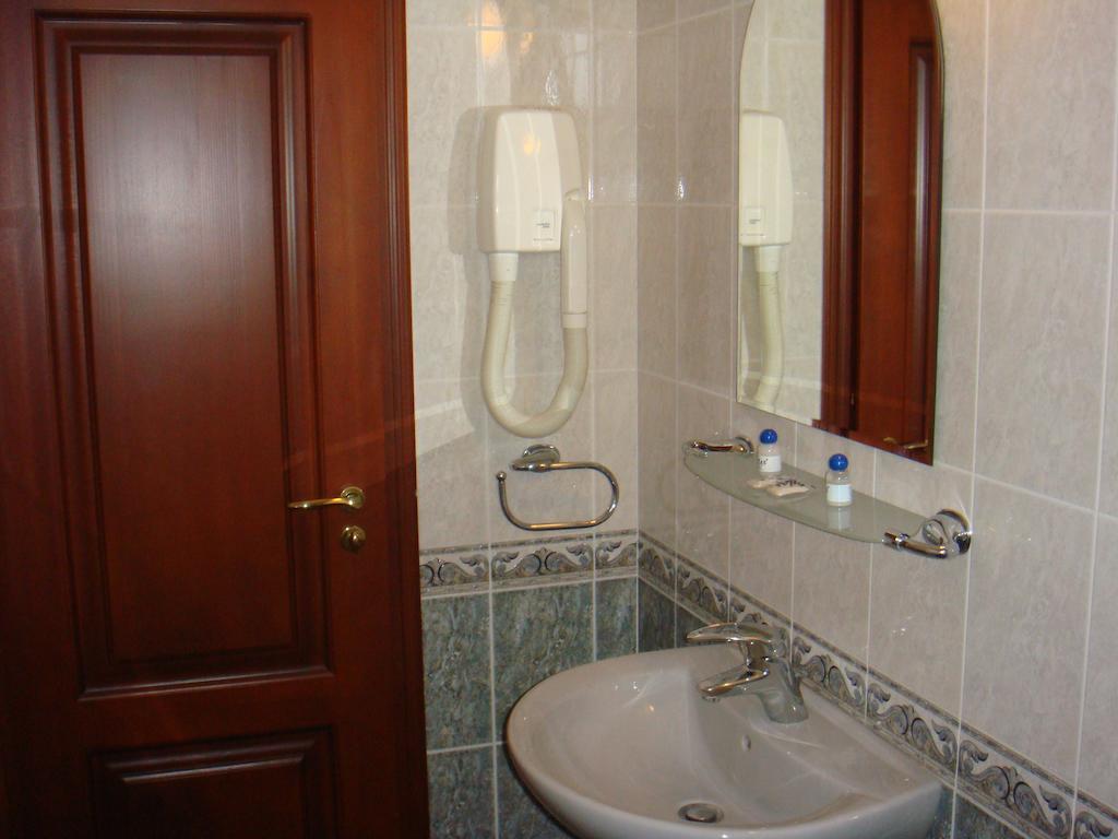 ارباناسي Family Hotel Elegance الغرفة الصورة