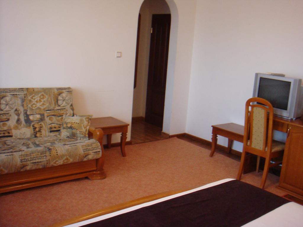 ارباناسي Family Hotel Elegance الغرفة الصورة