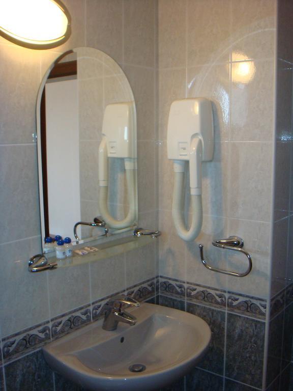ارباناسي Family Hotel Elegance الغرفة الصورة