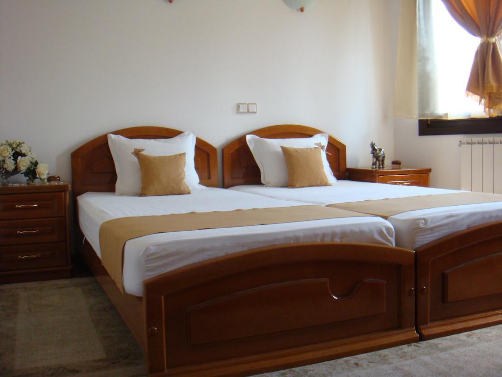 ارباناسي Family Hotel Elegance الغرفة الصورة