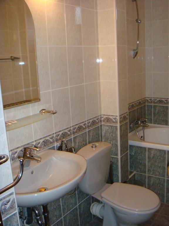 ارباناسي Family Hotel Elegance الغرفة الصورة