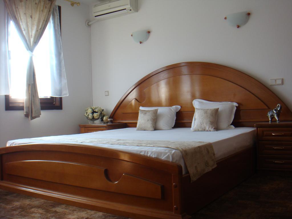 ارباناسي Family Hotel Elegance الغرفة الصورة